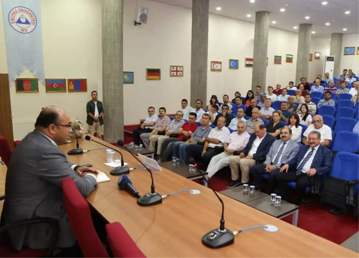 Erü'de '15 Temmuz Darbe Girişimi ve Demokrasi Mücadelesi' Konulu Konferans Düzenlendi