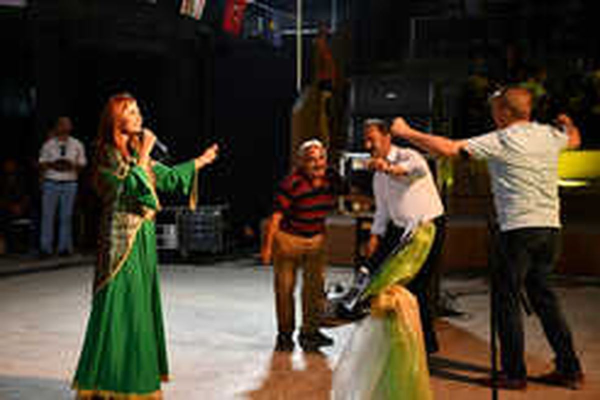 Feryal Başel Tüzün İle Muhteşem Gece