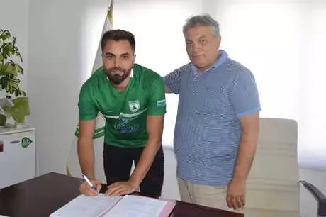 Muğlaspor Zeki'yle İmzaladı Muğlaspor Zeki'yle İmzaladı