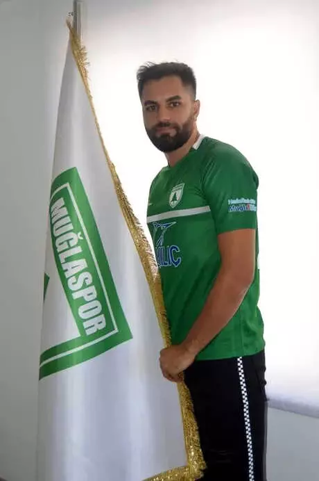 Muğlaspor Zeki'yle İmzaladı Muğlaspor Zeki'yle İmzaladı