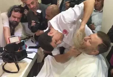 OHAL Bitene Kadar Sakallarımı Uzatacağım Diyen CHP'li Aytuğ Atıcı, Meclis'te Sakalını Kesti