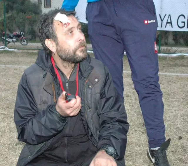 Hayranının Fotoğraf İsteğini Geri Çeviren Nejat İşler Saldırıya Uğradı Hayranının Fotoğraf İsteğini Geri Çeviren Nejat İşler Saldırıya Uğradı