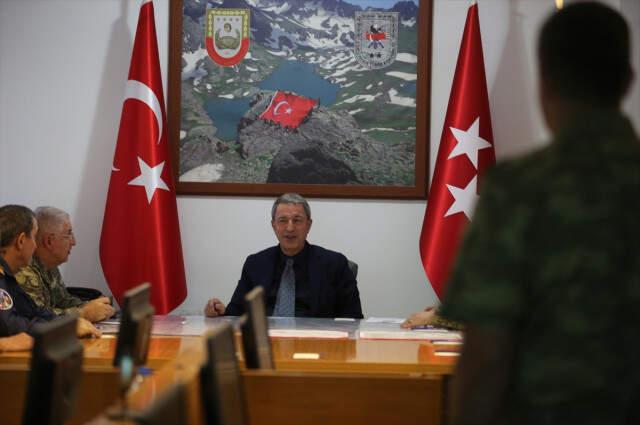 İlk Üs Ziyaretini Gerçekleştiren Hulusi Akar: Teröristleri Hudut Dışına Attık
