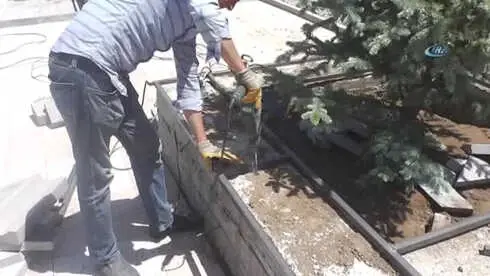 Malazgirt İlçesi Kayyumla Birlikte Hizmetle Tanıştı Malazgirt İlçesi Kayyumla Birlikte Hizmetle Tanıştı