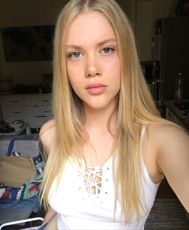 Oyuncu Serel Yereli Çıplak Fotoğrafını Paylaştı
