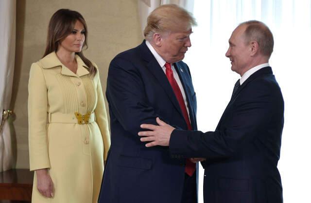 Putin'in Elini Sıkan First Lady Melania Trump'ın Yüz İfadesi ABD'de Gündem Oldu