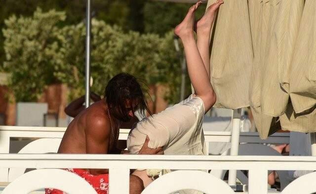 Tan Taşçı ve Sevgilisinin Yoga Görüntüleri Sosyal Medyayı Salladı