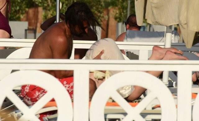 Tan Taşçı ve Sevgilisinin Yoga Görüntüleri Sosyal Medyayı Salladı
