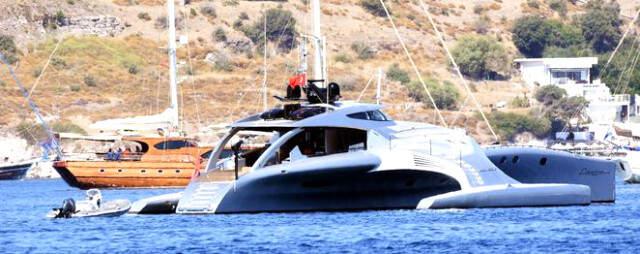 Bodrum'da Milyonluk Yatı Görmek İsteyenler Sahile Akın Etti