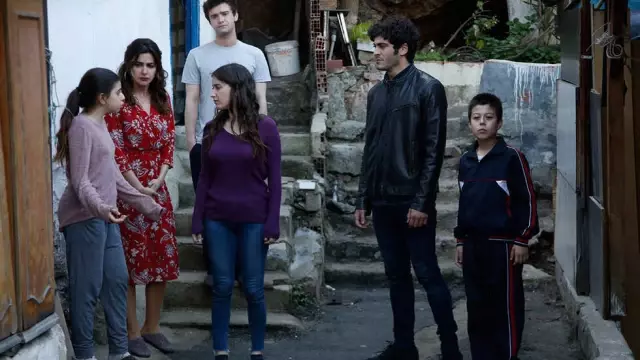 Burak Deniz ve Nesrin Cavadzade Aşk Yaşamaya Başladı Burak Deniz ve Nesrin Cavadzade Aşk Yaşamaya Başladı