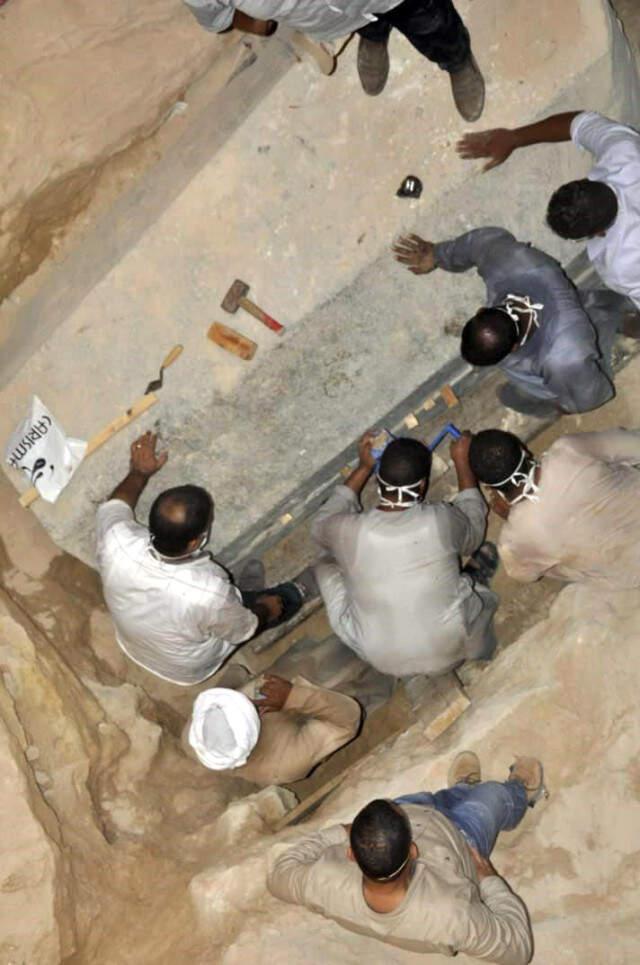 Büyük İskender'e Ait Olduğu Söylenen 2 Bin 500 Yıllık Lahitin İçinden Çıkan 3 Mumya Şaşkına Çevirdi