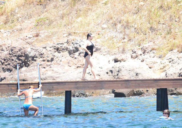 Esra Dermancıoğlu, Yeni Sevgilisiyle Eski Eşinin Yazlığında Tatil Yaptı