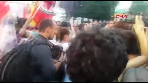 Kadıköy'de Eyleme Polis Müdahalesi: 14 Gözaltı Kadıköy'de Eyleme Polis Müdahalesi: 14 Gözaltı