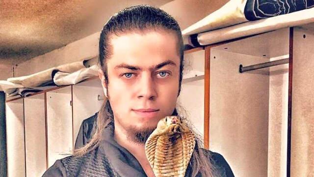 Kobra Yılanı Tarafından Isırılan Aref, 'Reklam Yapıyor' Diyenlere Tepki Gösterdi