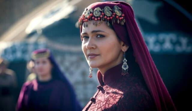 Oyuncu Gülsim Ali İlhan'a 'Bohçanı Topla' Diye Mesajlar Atan Hayranı Hakkında Soruşturma Başlatıldı