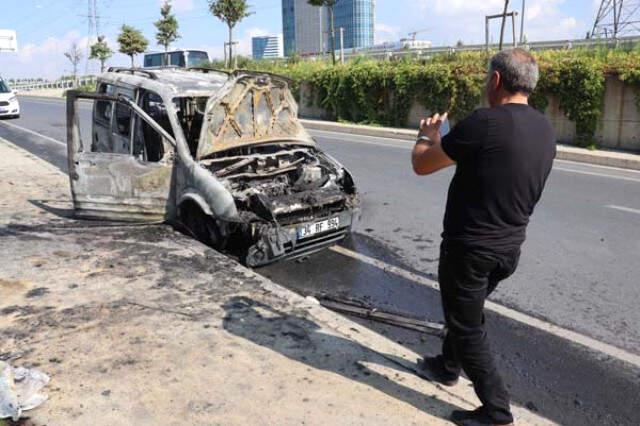 Şanssız Adamın 15 Dakika Önce Satın Aldığı Araç, Seyir Halindeyken Alev Aldı
