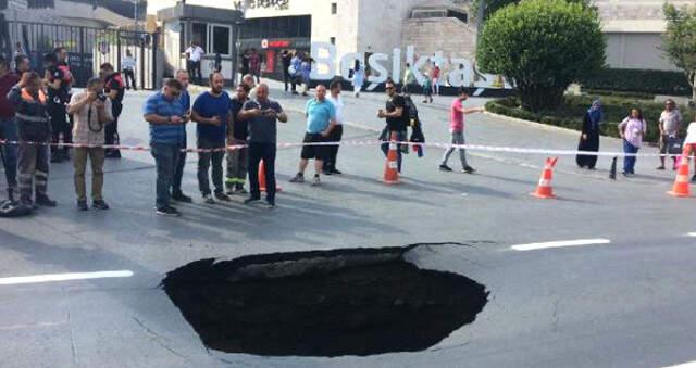 Son Dakika! İstanbul Dolmabahçe'de, Vodafone Park'ın Önündeki Yol Çöktü!