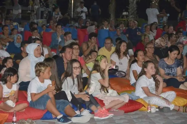 Yeni Şakran'da Açık Hava Sinema Nostaljisi Yeni Şakran'da Açık Hava Sinema Nostaljisi