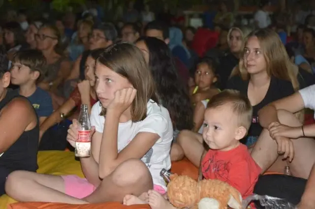 Yeni Şakran'da Açık Hava Sinema Nostaljisi Yeni Şakran'da Açık Hava Sinema Nostaljisi