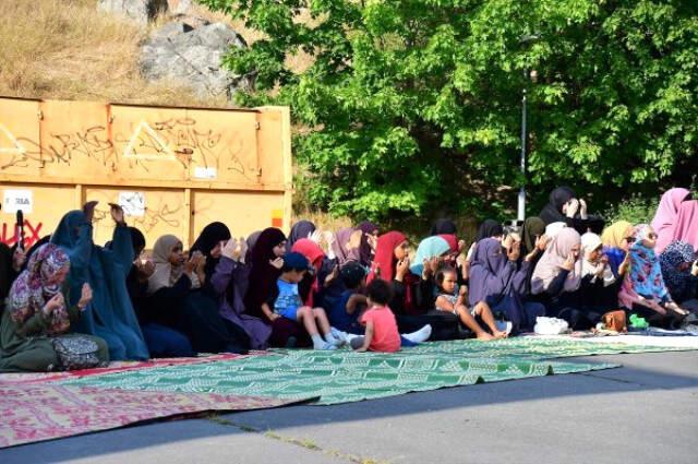 66 Yılın En Sıcak Yazını Yaşayan İsveç'te Müslümanlar Yağmur Duası Yaptı