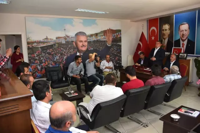 AK Parti Heyeti Basınla Bir Araya Geldi AK Parti Heyeti Basınla Bir Araya Geldi