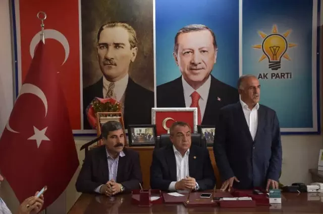 AK Parti Heyeti Basınla Bir Araya Geldi AK Parti Heyeti Basınla Bir Araya Geldi