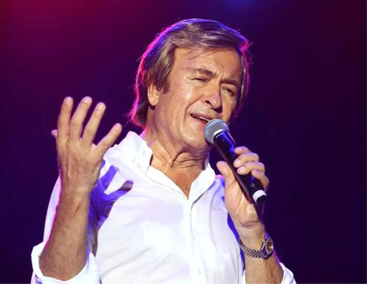 Erol Evgin Antalya'da Hayranlarına Nostalji Yaşattı