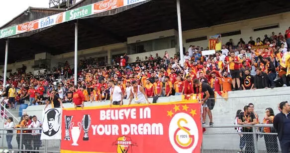 Hazırlık Maçında Galatasaray Taraftarlarının Tekbir Sesleri Kavgaya Neden Oldu