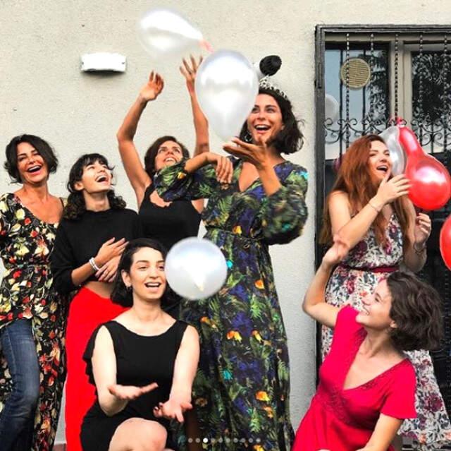 Oyuncu Irmak Şahin İle Evlenecek Olan Asena Tuğal, Kına Yakma Görüntülerini Paylaştı