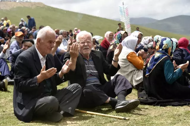 Teröre İnat Binler Güvende Yayla Şenliğinde Buluştu Teröre İnat Binler Güvende Yayla Şenliğinde Buluştu
