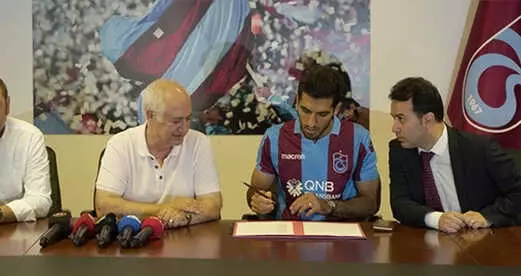 Trabzonspor, İranlı Futbolcu Vahid Amiri'ye İmza Attırdı
