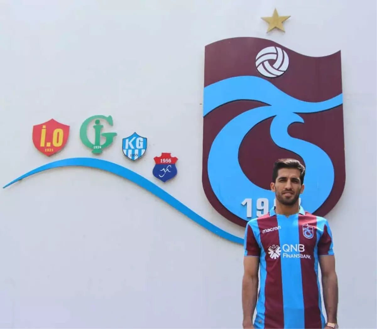 Trabzonspor, İranlı Milli Futbolcu Vahid Amiri ile Sözleşme İmzaladı