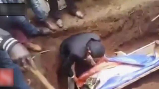 Etiyopya'da Ölünün Üzerine Yatıp Diriltmeye Çalışan 'Peygamber' Gözaltına Alındı!