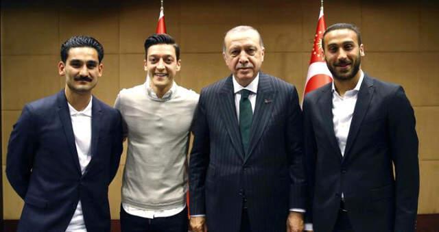 Son Dakika! Mesut Özil Almanya Milli Takımından Emekli Olduğunu Açıkladı