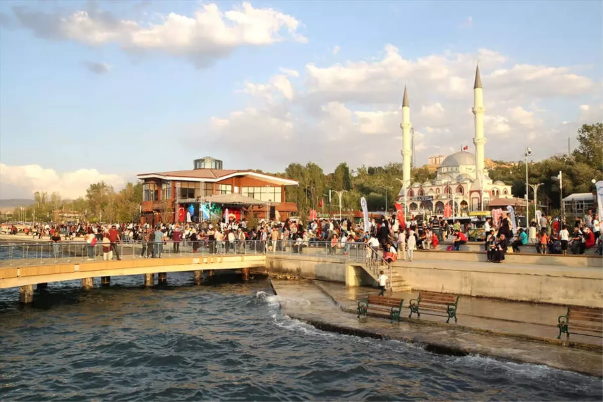 Van'da 'Sahil Bandı' Hizmete Açıldı