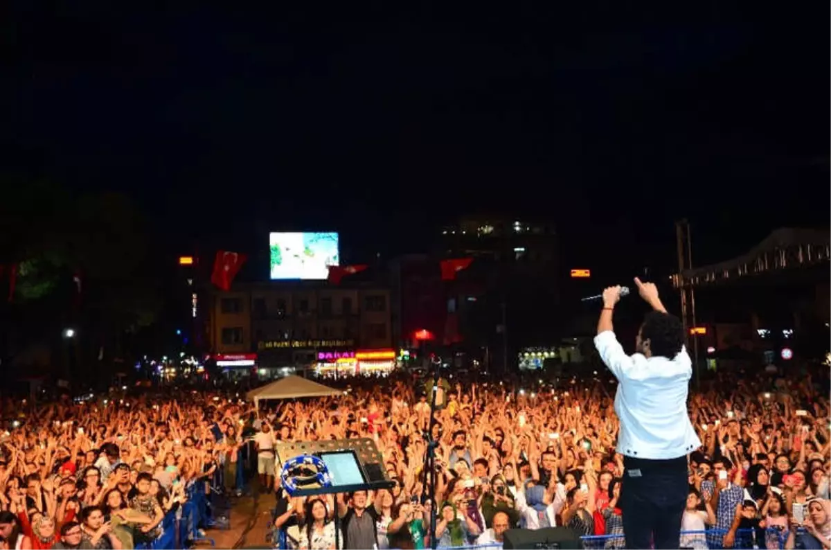 Buray, Ünye'de Hayranlarıyla Buluştu