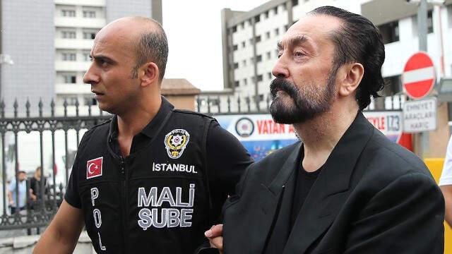 Canlı Yayındaki Bakımlı Halleriyle Akıllara Kazınan Adnan Oktar'ın Son Hali Dikkatlerden Kaçmadı