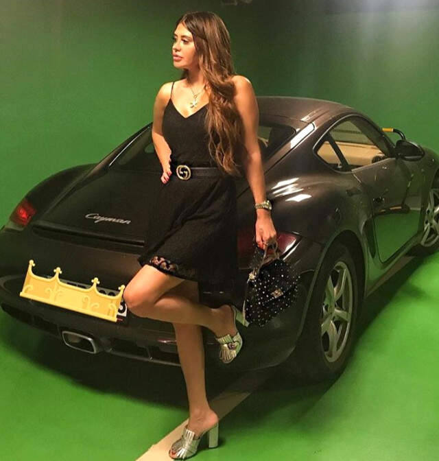 Ebru Polat'ın Bikinili Bir Şekilde 'Sıradan Bir Gün' Notuyla Paylaştığı Video Yürek Hoplattı