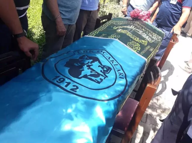 İsmail Acar Son Yolculuğuna Uğurlandı İsmail Acar Son Yolculuğuna Uğurlandı