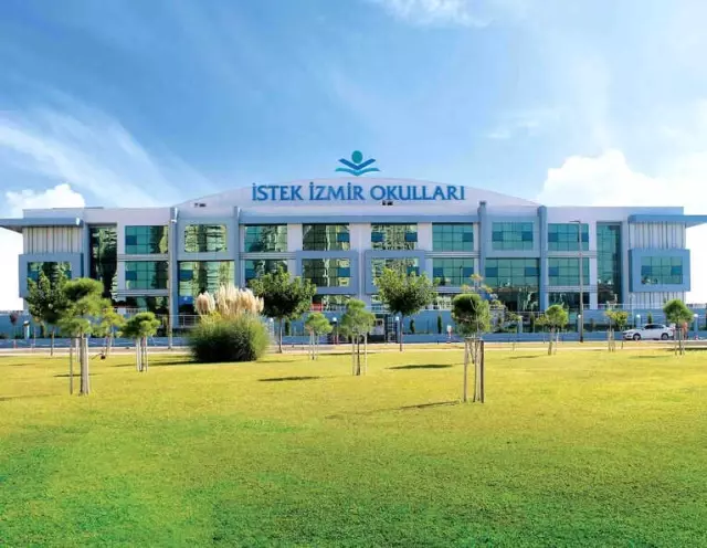 İstek İzmir Okulları Anadolu Lisesine Yoğun İlgi