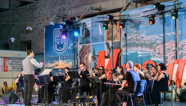 Kadıköy Halk Eğitim Flüt Topluluğu, Bulgaristan'daki Uluslararası Yarışmada İkincilik Ödülü Aldı