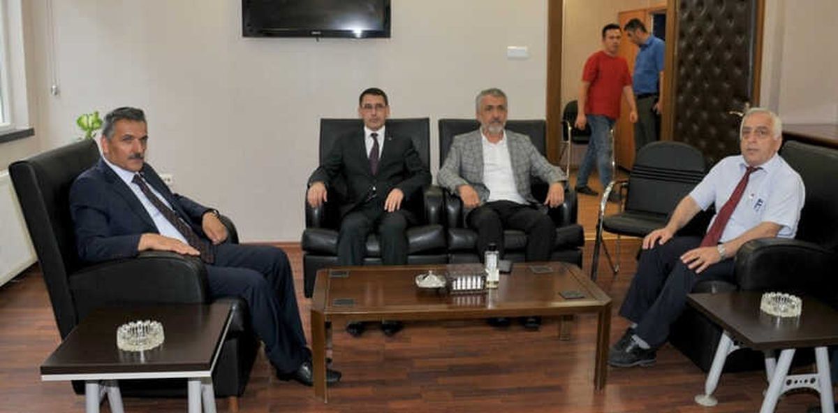 Türkmenistan Büyükelçisi Amanlıyev'den Saçı Lastiklere Dolanan Öğrenciye Ziyaret
