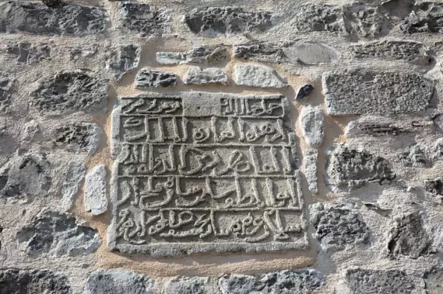 820 Yıllık Kale Kitabesi Yerine Yerleştirildi 820 Yıllık Kale Kitabesi Yerine Yerleştirildi