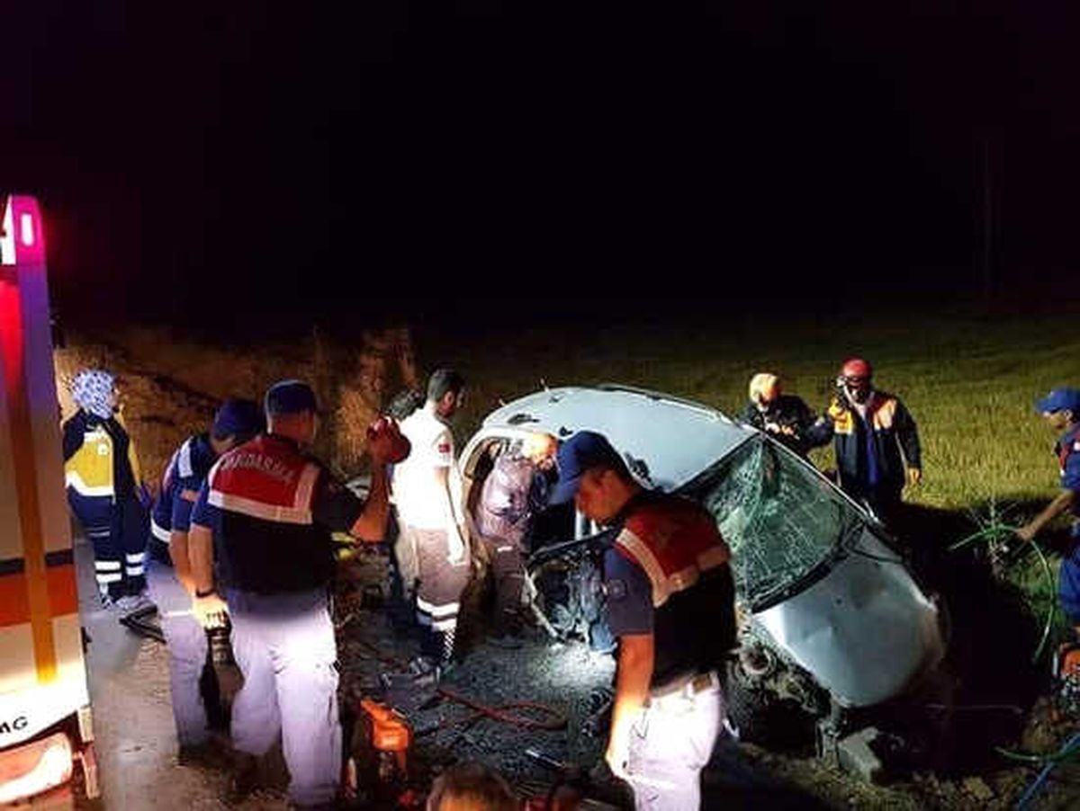 Aslanapa'da Trafik Kazası: 2 Yaralı