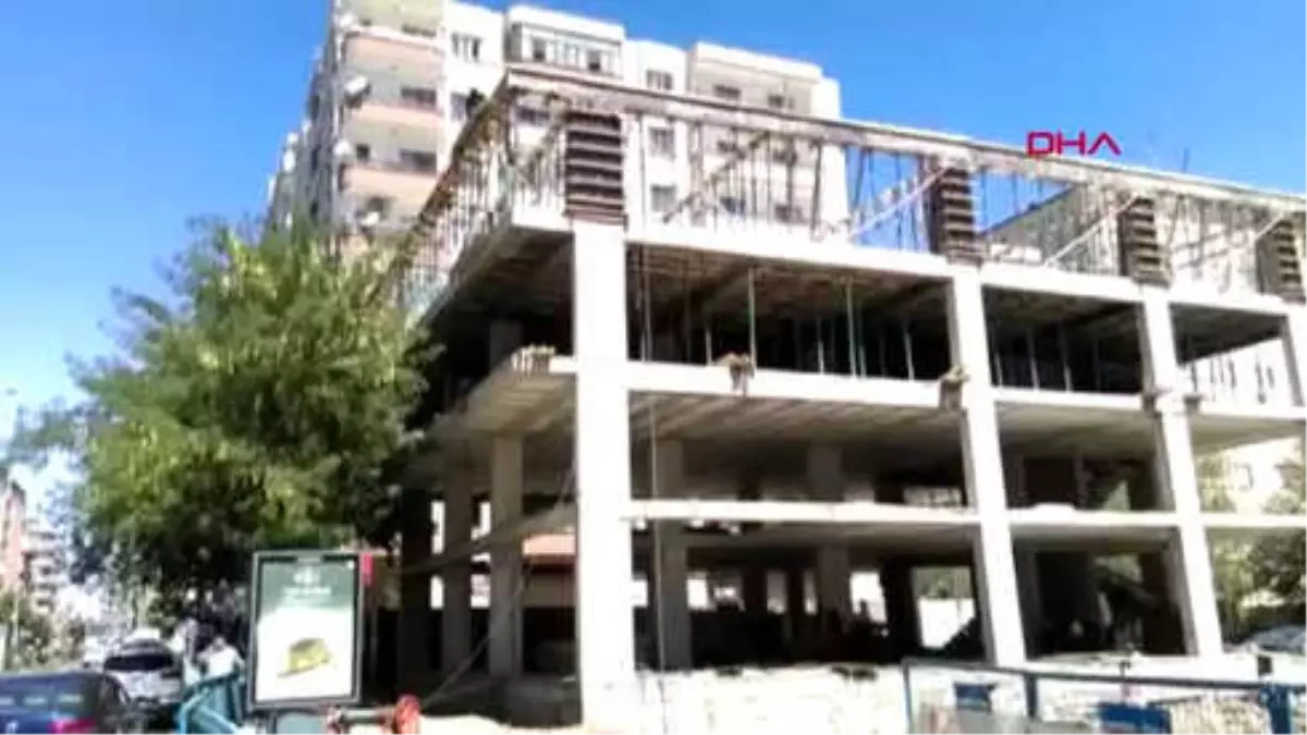 Diyarbakır'da 2 İşçi, İnşaatın 4'üncü Katında, Önlem Almadan Çalıştı