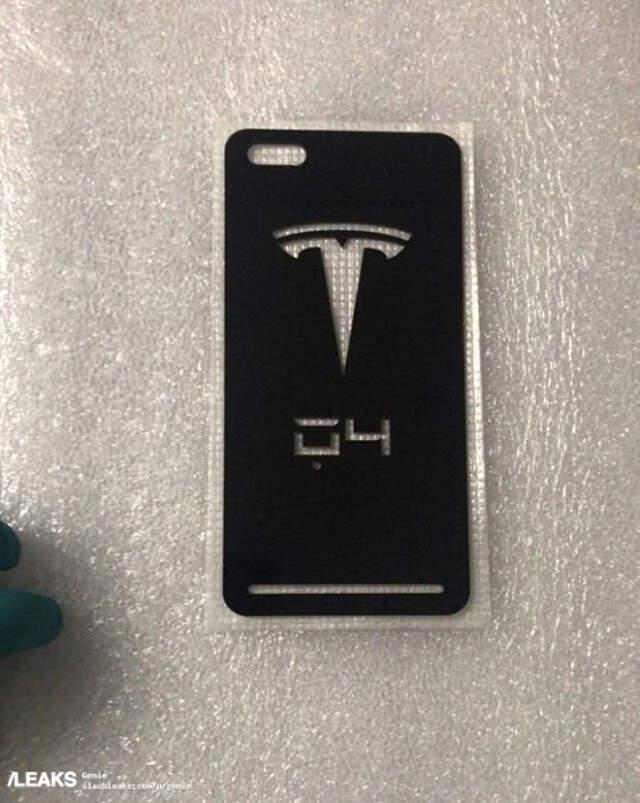 Tesla'nın Sır Gibi Sakladığı Telefonunun Görüntüleri Sızdı