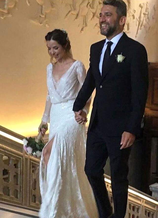 Ünlü Sanatçının kızı, Dünyaevine girdi