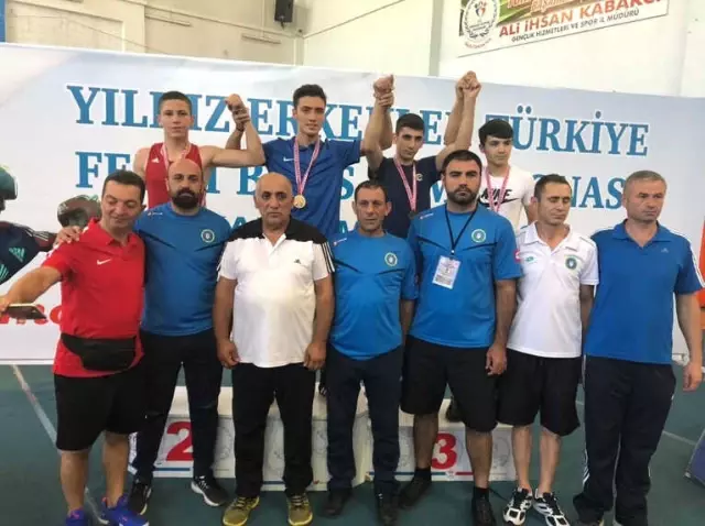 Ağrılı Boksör Türkiye İkincisi Oldu Ağrılı Boksör Türkiye İkincisi Oldu