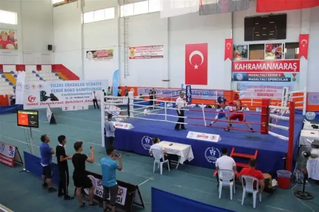 Ağrılı Boksör Türkiye İkincisi Oldu Ağrılı Boksör Türkiye İkincisi Oldu