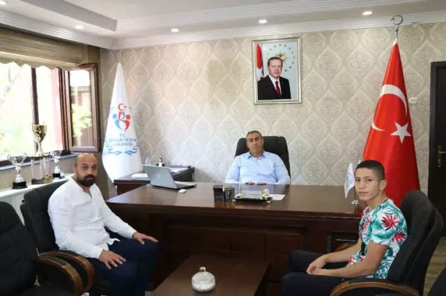 Ağrılı Boksör Türkiye İkincisi Oldu Ağrılı Boksör Türkiye İkincisi Oldu